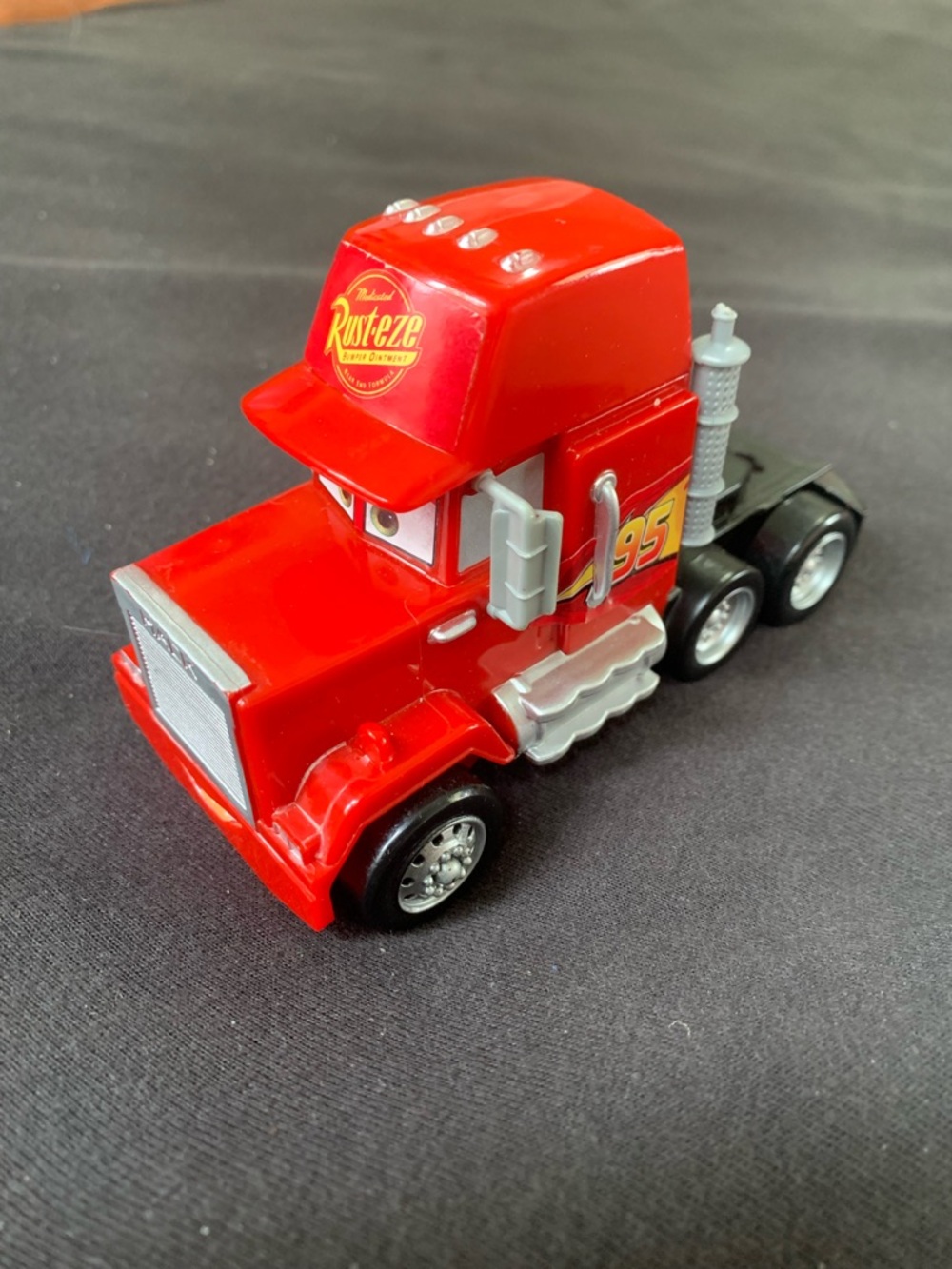 Disney Pixar Cars Mack Semi Truck Cab R2547 Honking Sound Rusteze #95 Hauler